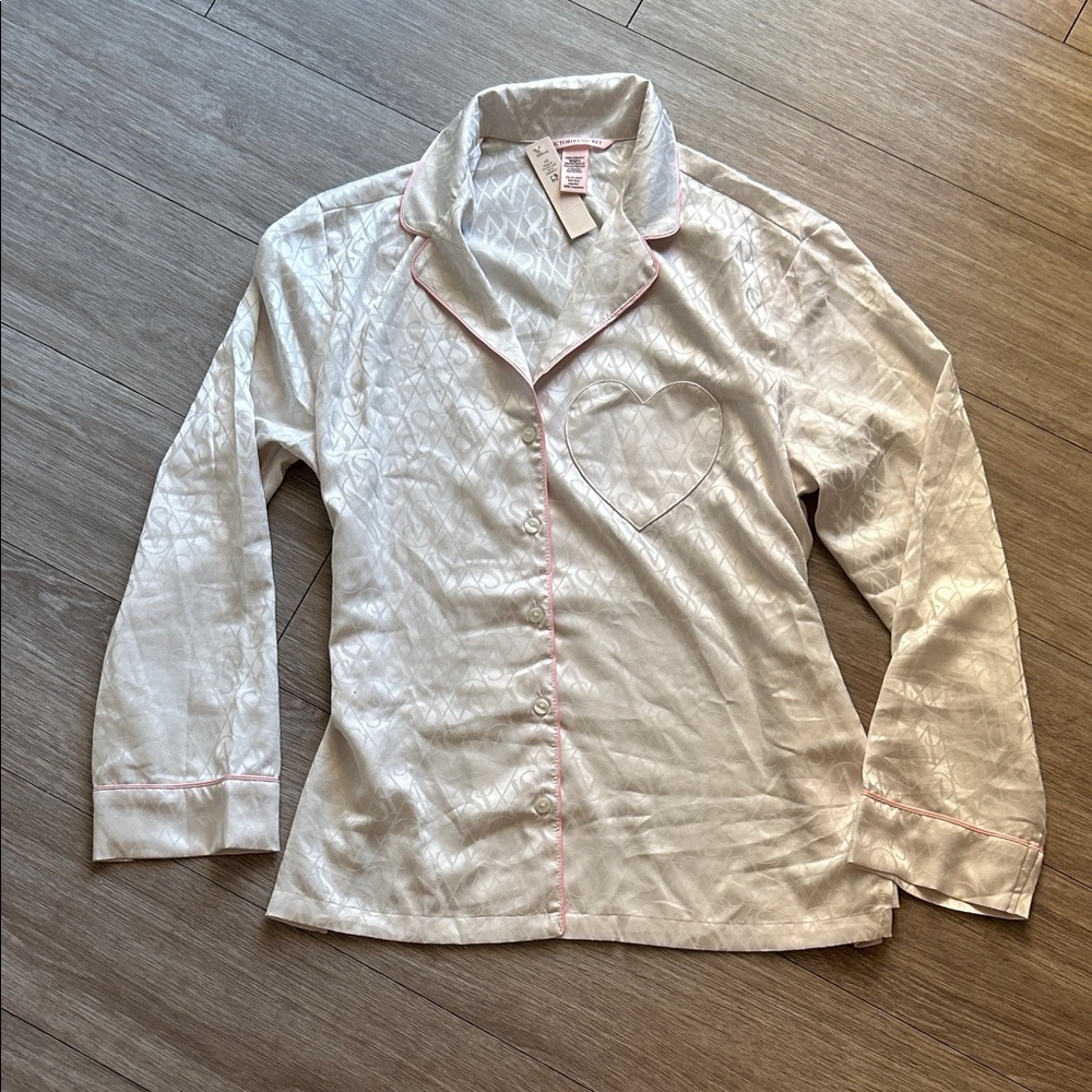 NWT Victoria’s Secret Cream and Pink Signature Pajama Set - Picture 2 of 13